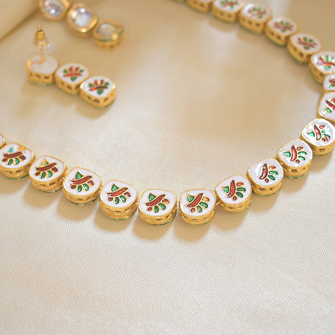 Sleek Kundan Set with Back Meenawork