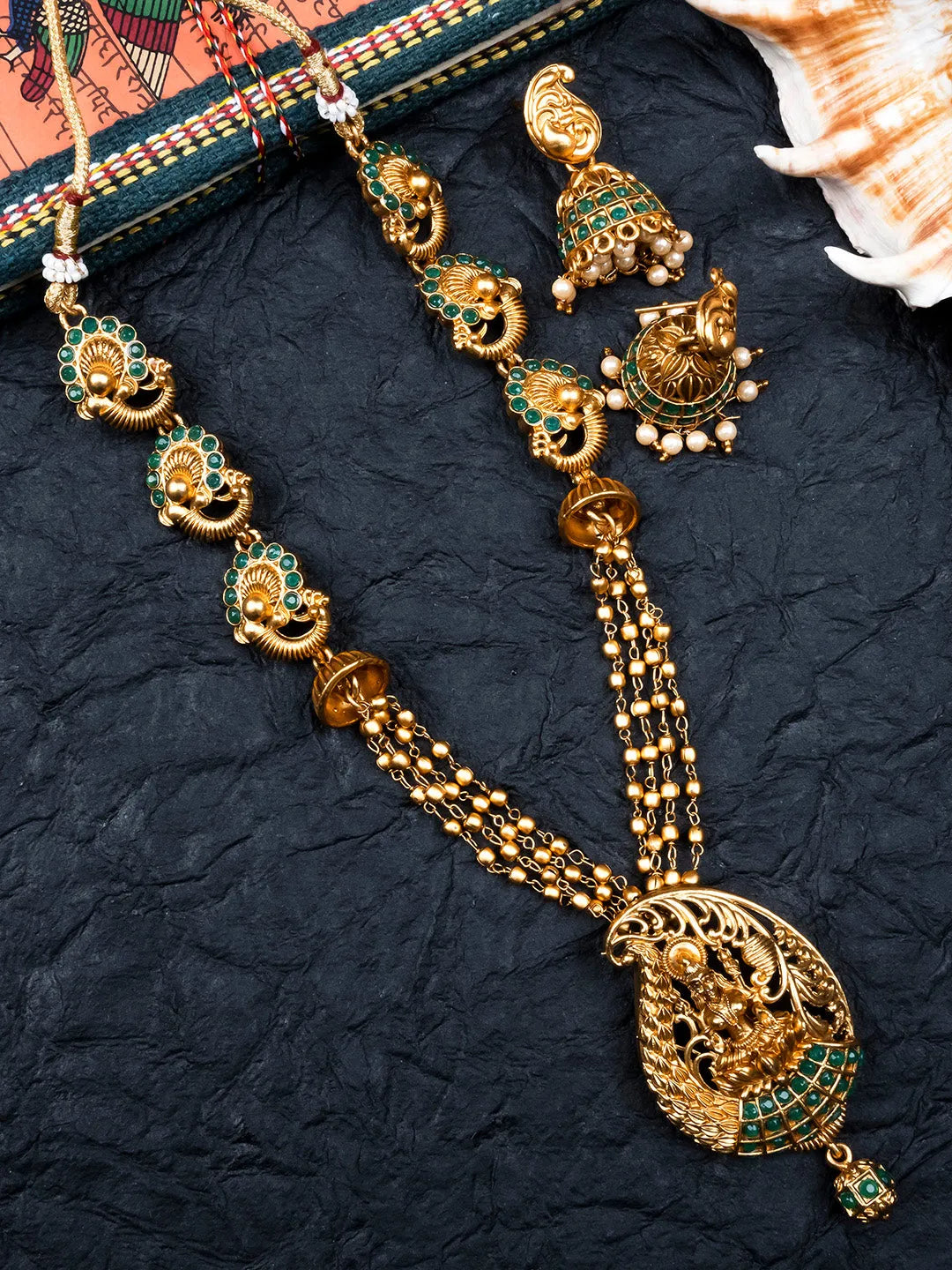 Luxurious Green Kemp Paan Pendant Set