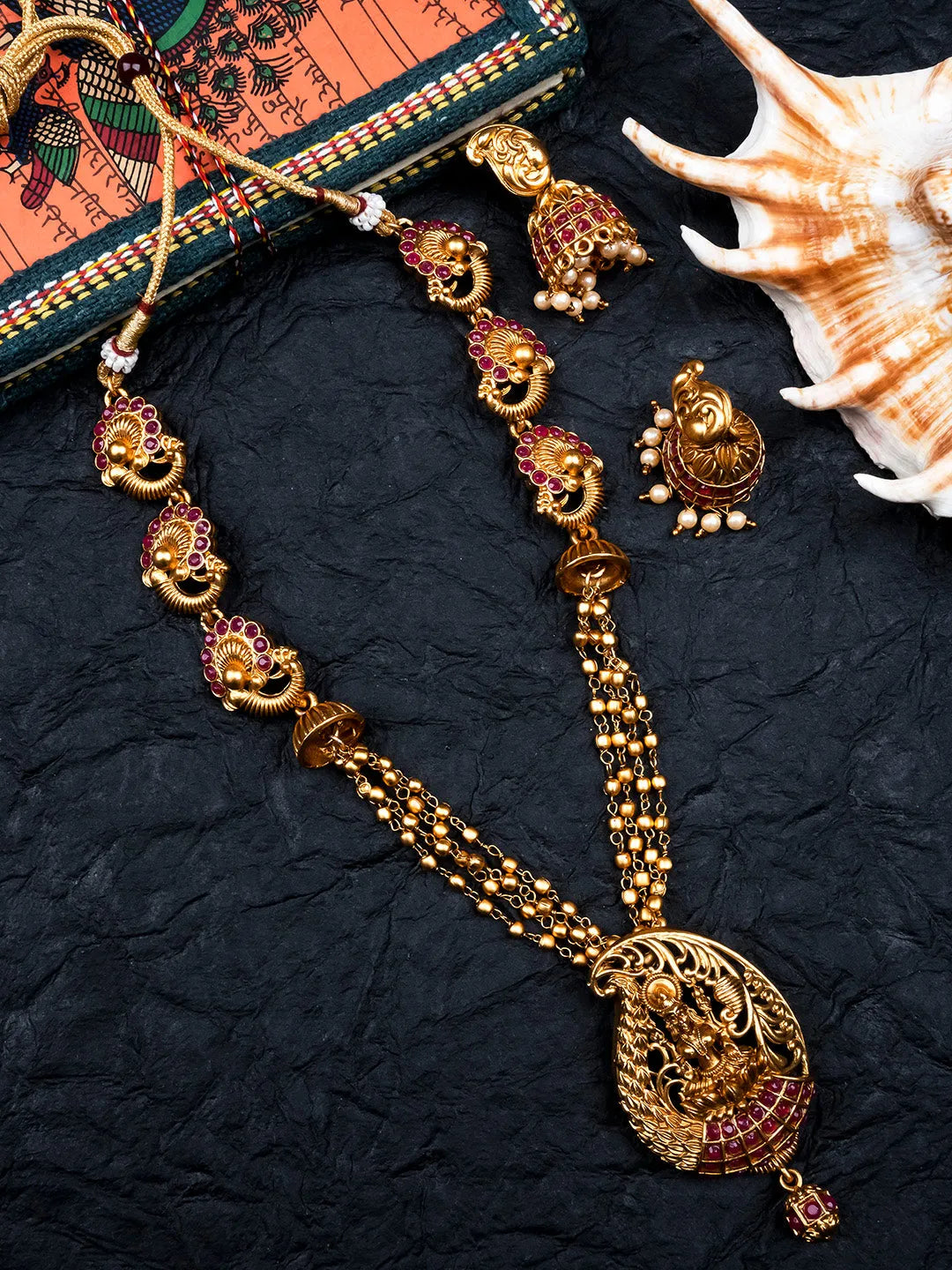 Luxurious Red Kemp Paan Pendant Set