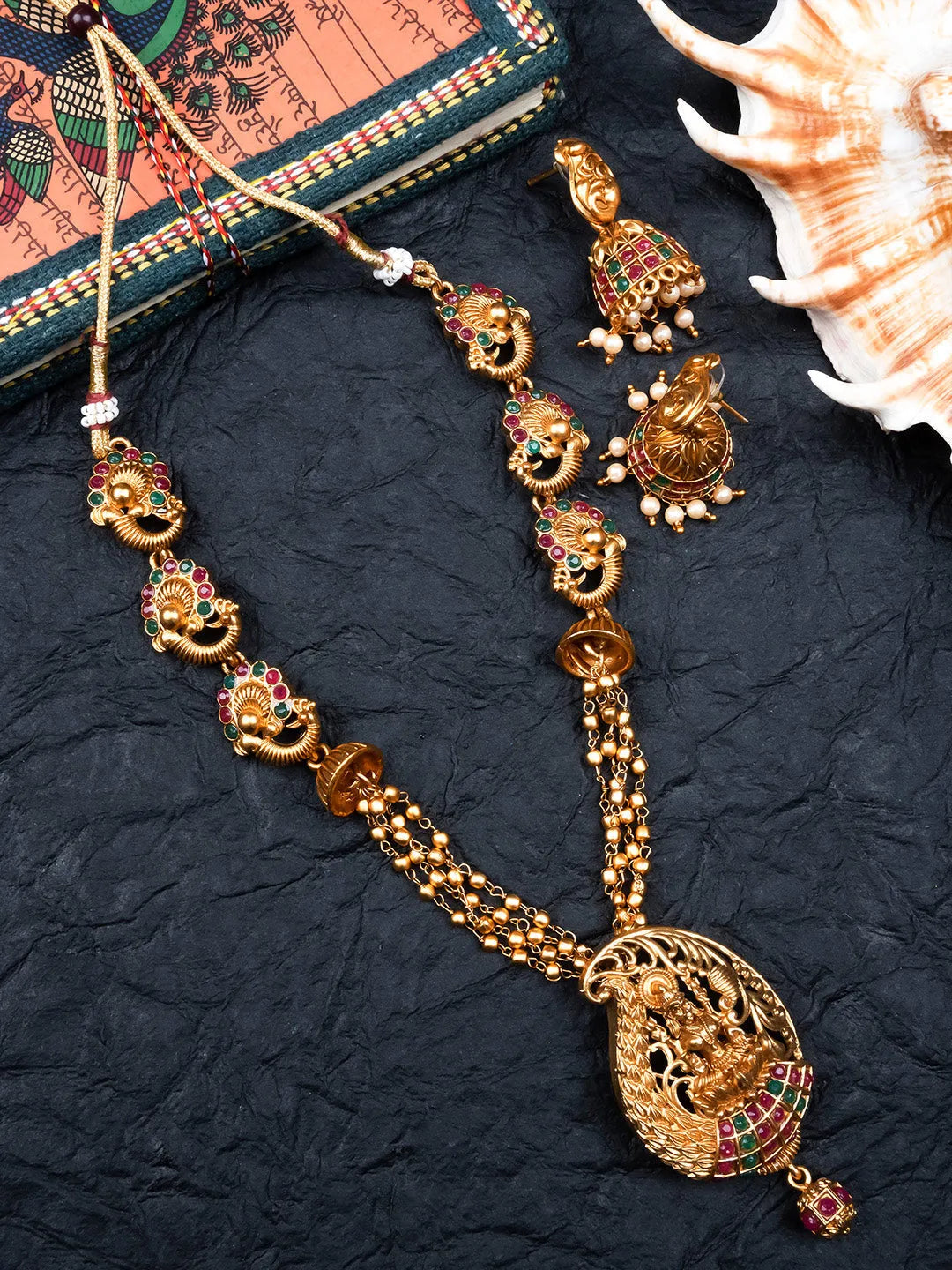 Luxurious Multicolor Kemp Paan Pendant Set