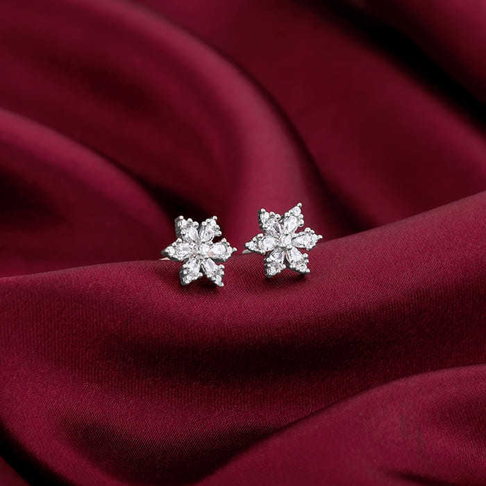 925 Sterling Silver Flowery Snowflake Studs