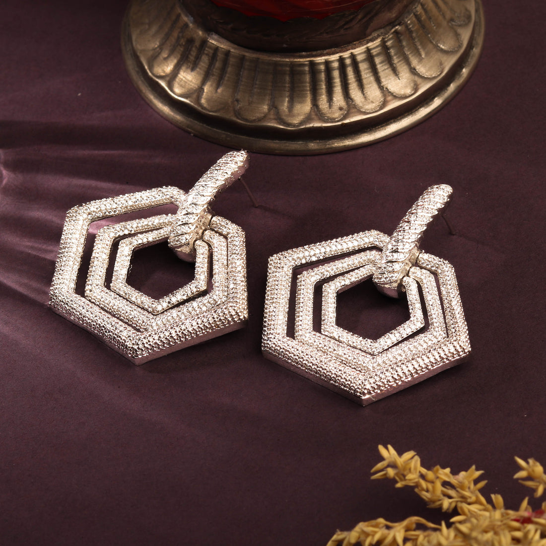 Mesmerizing White Rodhium Plated Geometrial Earring For Women