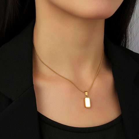 Antitarnish 18K Gold Plated Double Sided Gold Necklace With Black And White Pendant