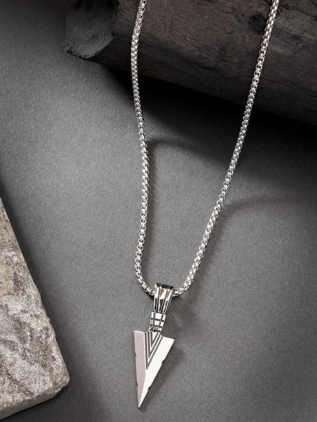 Men Silver-Plated Arrow-Shaped Pendant With Chain