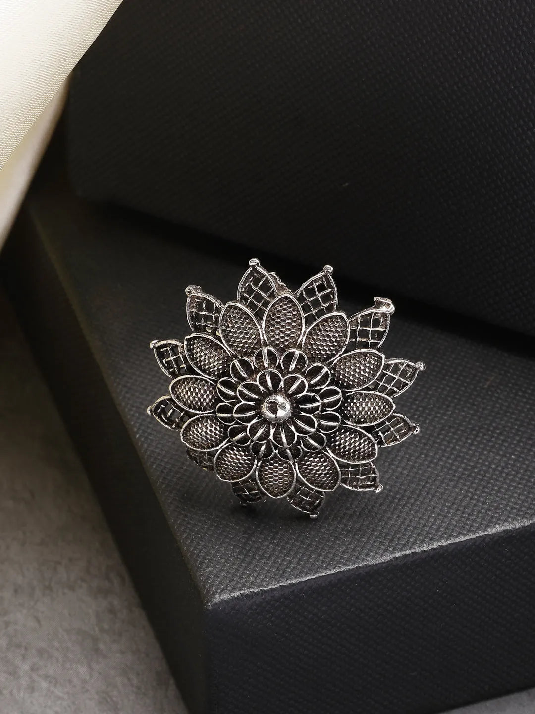 Silver-Toned Floral Shape Adjustable Finger Ring