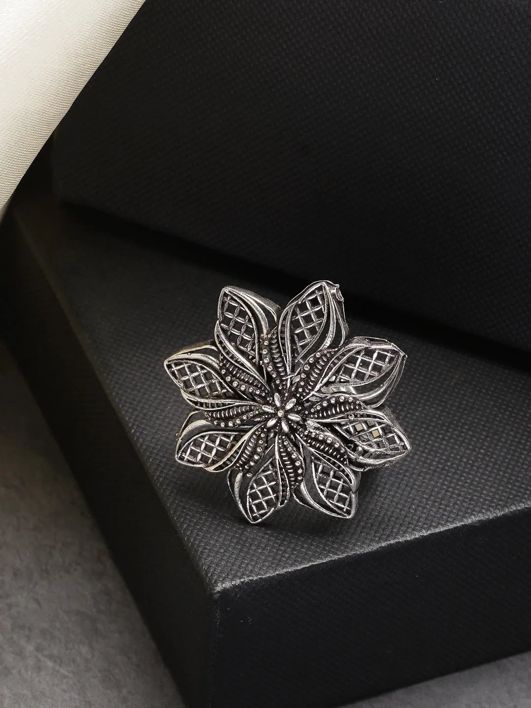 Silver-Toned Floral Shape Adjustable Finger Ring