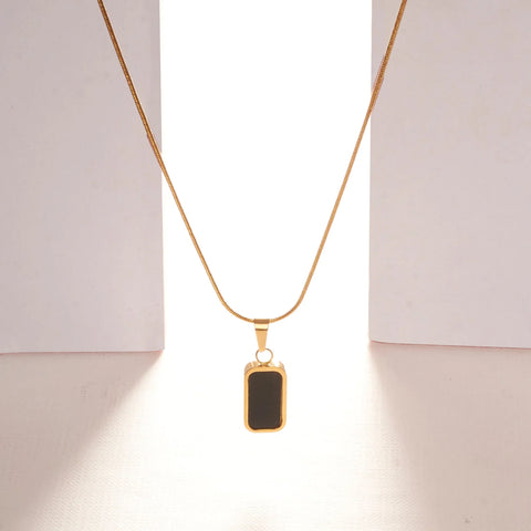 Antitarnish 18K Gold Plated Double Sided Gold Necklace With Black And White Pendant