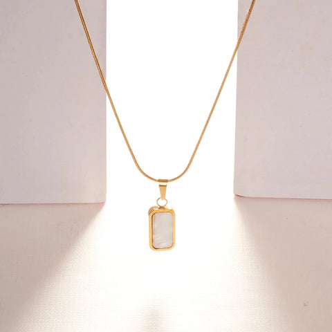 Antitarnish 18K Gold Plated Double Sided Gold Necklace With Black And White Pendant