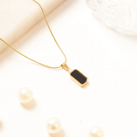 Antitarnish 18K Gold Plated Double Sided Gold Necklace With Black And White Pendant