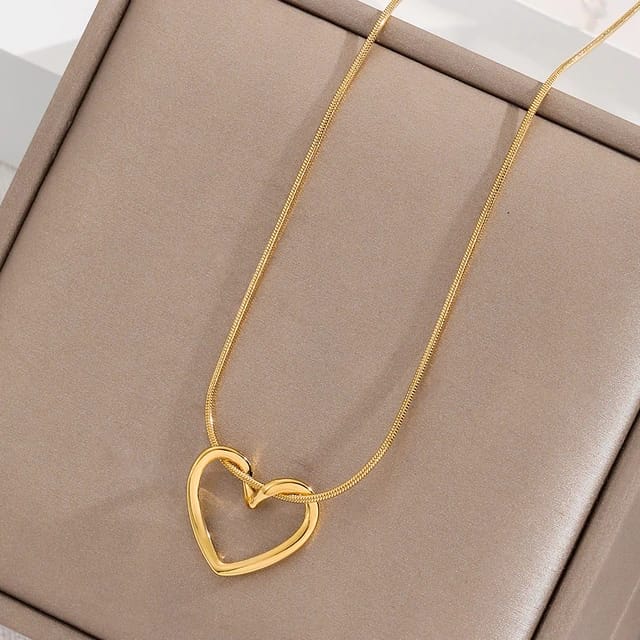 Antitarnish Heart Shaped Pendant Necklace