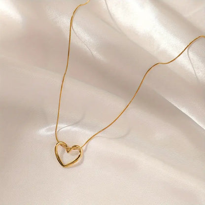 Antitarnish Heart Shaped Pendant Necklace