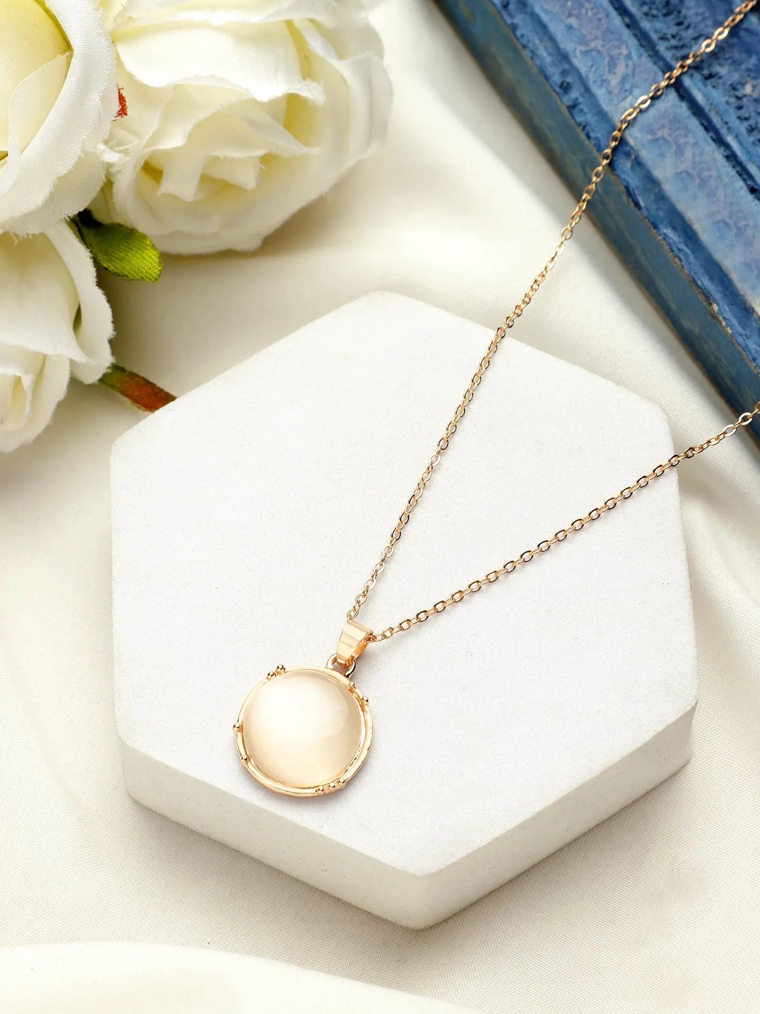 New Korean Design Simple Round Pendant Necklace For Women &amp; Girls Beads Gold-Plated Plated Alloy Necklace Destiny Jewels